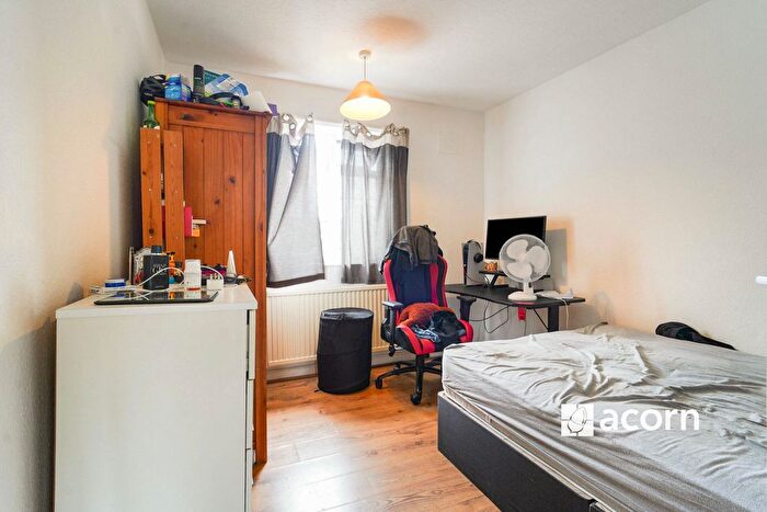 2 Bedroom Flat To Rent In Wyndham Road, London, SE5