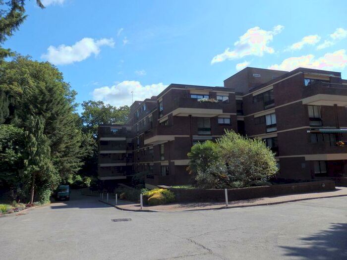 2 Bedroom Flat To Rent In Church Street, Epsom, KT17