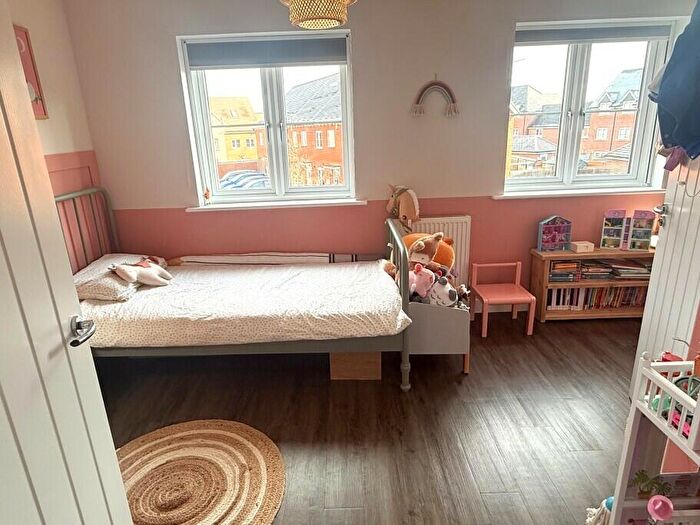 3 Bedroom End Of Terrace House For Sale In Forest Road, Woodley, Reading, Berkshire, RG5