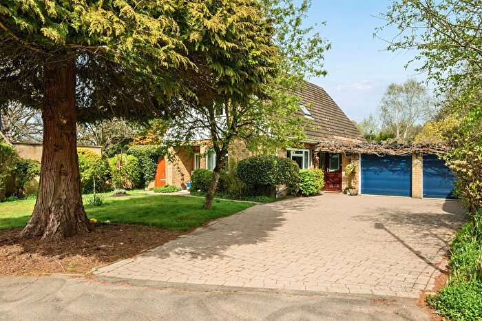 4 Bedroom Detached House For Sale In Hewshott Grove, Liphook, GU30