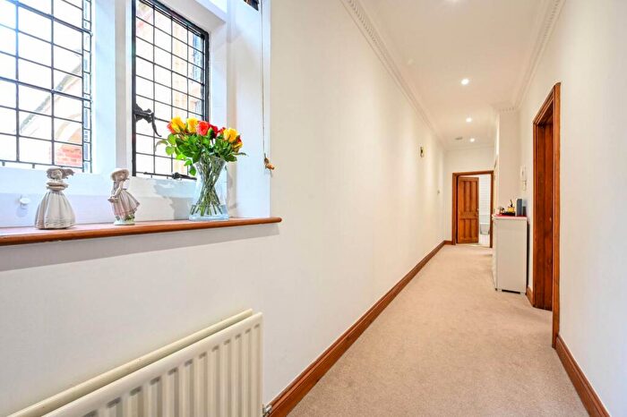 2 Bedroom Flat To Rent In Oldfield Wood, Maybury, Woking, GU22
