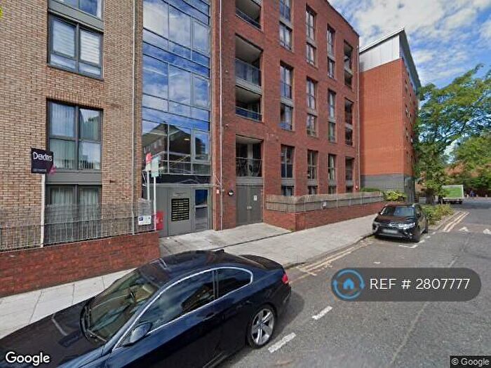 2 Bedroom Flat To Rent In Chamberlain Court, London, SE16