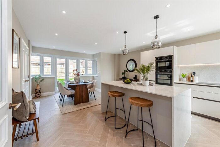 3 Bedroom Detached House For Sale In Warsash Road, Warsash, SO31