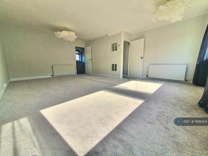 4 Bedroom Terraced House To Rent In West Park Gardens, Leeds, LS8