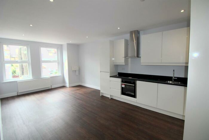 2 Bedroom Flat To Rent In Station Road, Finchley Central, N3