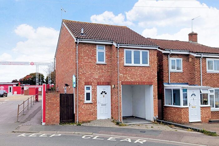 2 Bedroom Detached House For Sale In Vauxhall Road, Hemel Hempstead, HP2