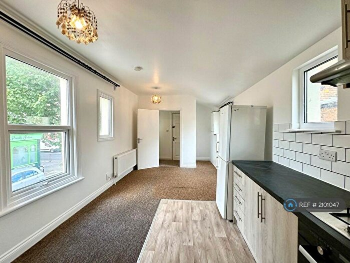 1 Bedroom Flat To Rent In Baker Street, Enfield, EN1