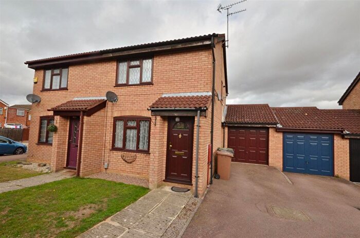 2 Bedroom End Of Terrace House To Rent In Tilgate, Luton, LU2