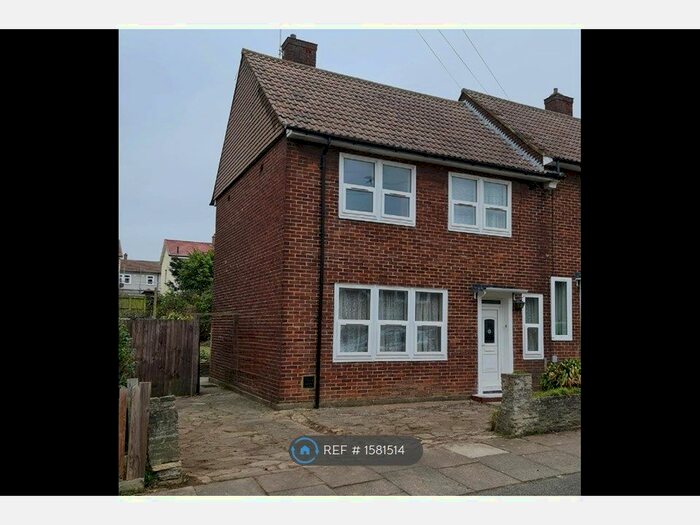 3 Bedroom Semi-Detached House To Rent In Dursley Road, London, SE3