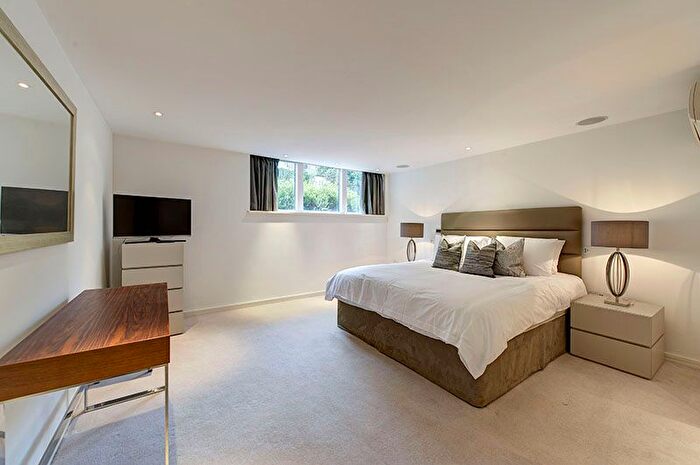 2 Bedroom Flat To Rent In Imperial House, Young St, London, W8