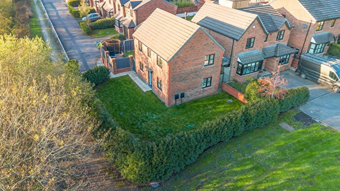 3 Bedroom Detached House For Sale In Green Croft Close, Atherton, M46