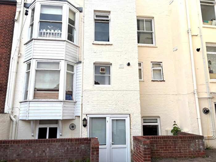 1 Bedroom Flat To Rent In Templars Court, Kirbys Lane, Canterbury, Kent, CT2
