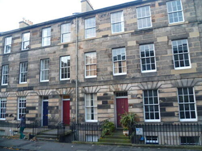 3 Bedroom Flat To Rent In Cumberland Street, Edinburgh, EH3