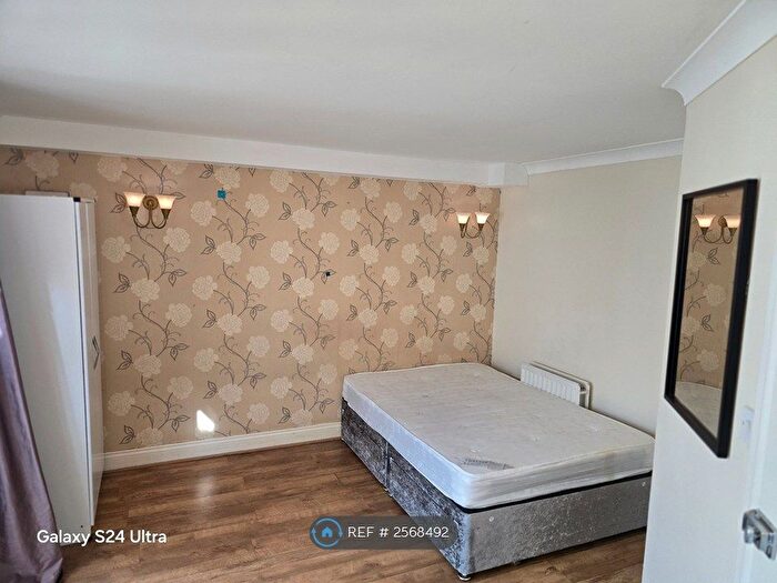 3 Bedroom Terraced House To Rent In Thornton Road, Croydon, CR0