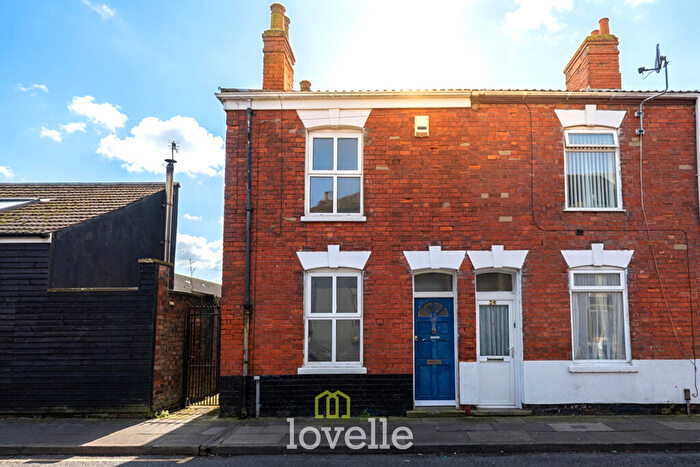 2 Bedroom End Of Terrace House For Sale In Grafton Street, Grimsby, DN32