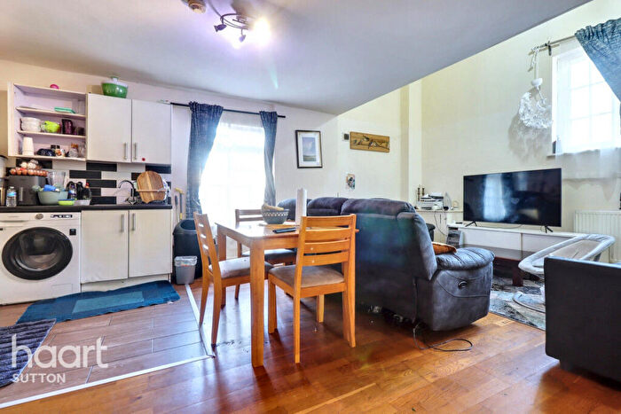 2 Bedroom Flat For Sale In West Street, Carshalton, SM5