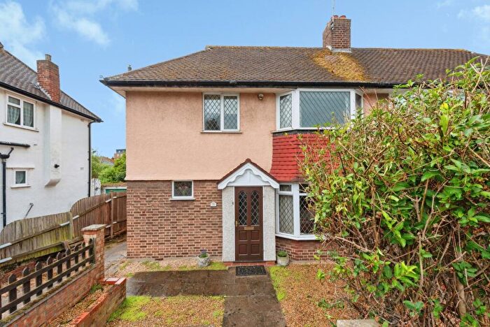 2 Bedroom Semi Detached House For Sale In Garth Road, Morden, SM4