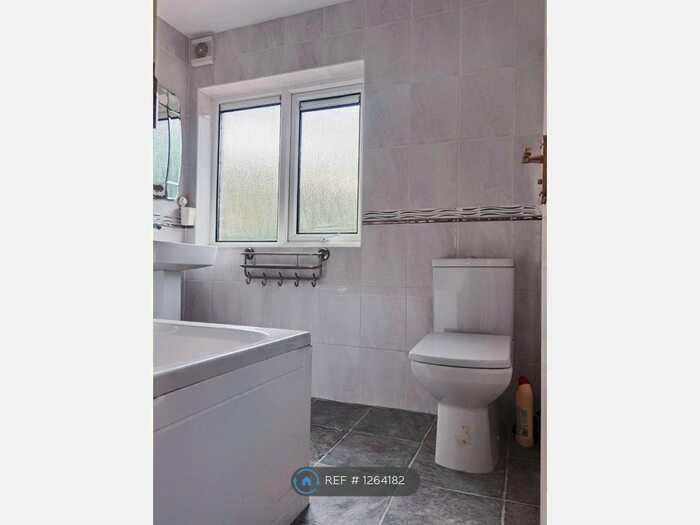 3 Bedroom Semi-Detached House To Rent In The Grove, Wigan, WN2