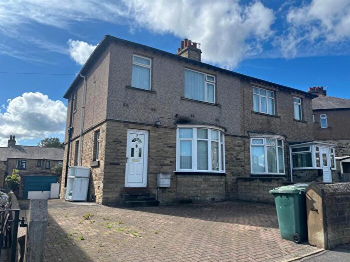 3 Bedroom Semi-Detached House For Sale In New Hey Road, Huddersfield, HD3