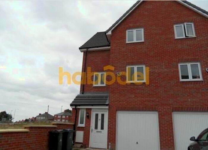 3 Bedroom Semi-Detached House To Rent In Hawshaw Bank, Hoyland, Barnsley, S74