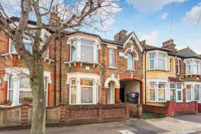 4 Bedroom House To Rent In Pembar Avenue, E17