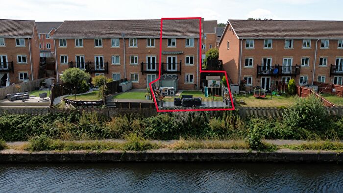 4 Bedroom Town House For Sale In The Wharf, Knottingley, WF11