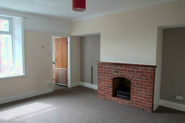 3 Bedroom Flat To Rent In Debdon Gardens, Newcastle Upon Tyne, NE6