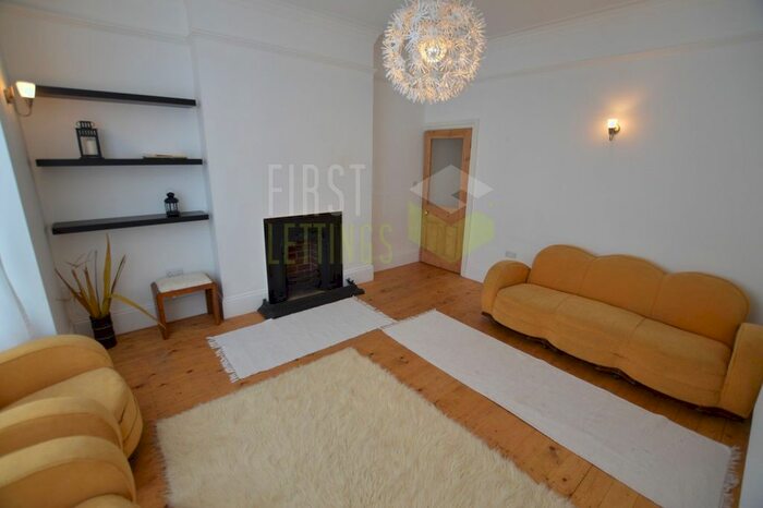 2 Bedroom Flat To Rent In East Avenue, Leicester, LE2
