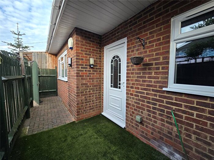 1 Bedroom Flat To Rent In Hadley Gardens, Southall, Greater London, UB2