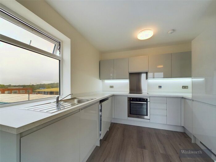 1 Bedroom Flat To Rent In Oak Road, Leatherhead, Surrey, KT22