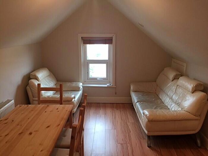 2 Bedroom Flat To Rent In Carlton Road, Polygon, Southampton, SO15