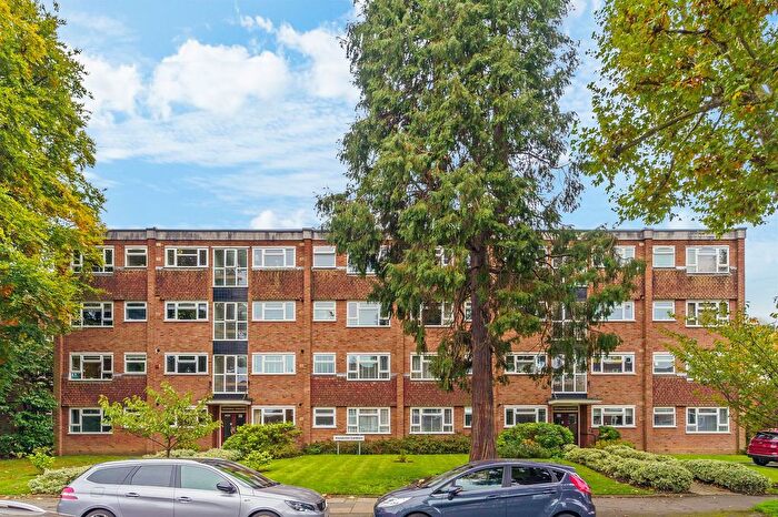 2 Bedroom Flat To Rent In Lovelace Road, Surbiton, KT6