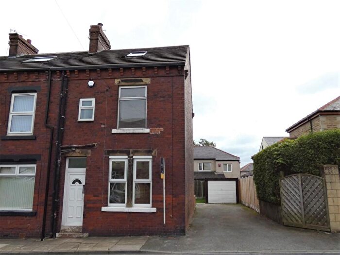 4 Bedroom End Of Terrace House To Rent In Moorcroft Drive, BD4