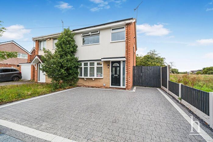 3 Bedroom Semi-Detached House For Sale In Kingfisher Way, Saughall Massie, CH49