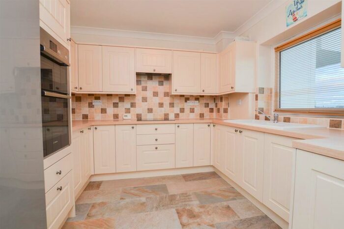 2 Bedroom Flat To Rent In Royal Parade, Eastbourne, BN22