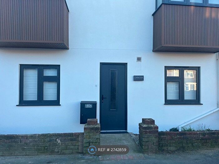 3 Bedroom Flat To Rent In Brighton Road, Lancing, BN15