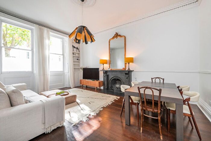 1 Bedroom Flat For Sale In Ladbroke Gardens, Notting Hill, W11