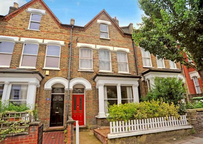 2 Bedroom Flat To Rent In Grove Hill Road, Camberwell, London SE5