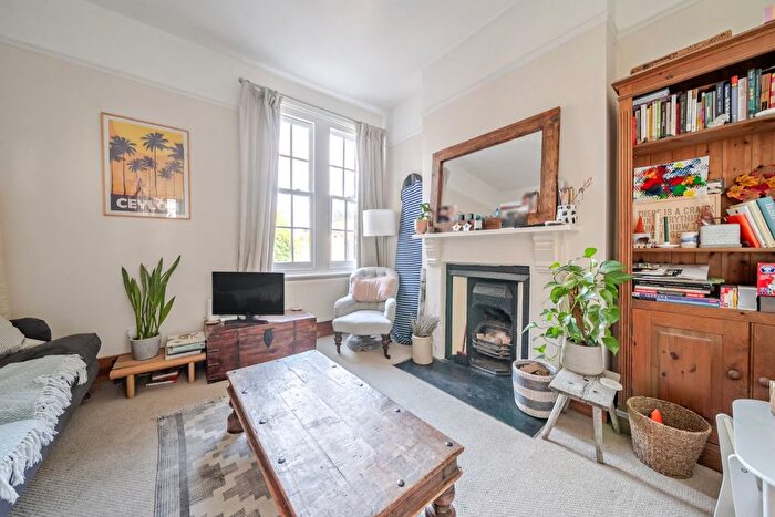 3 Bedroom Maisonette For Sale In Newton Avenue, Acton, London, W3