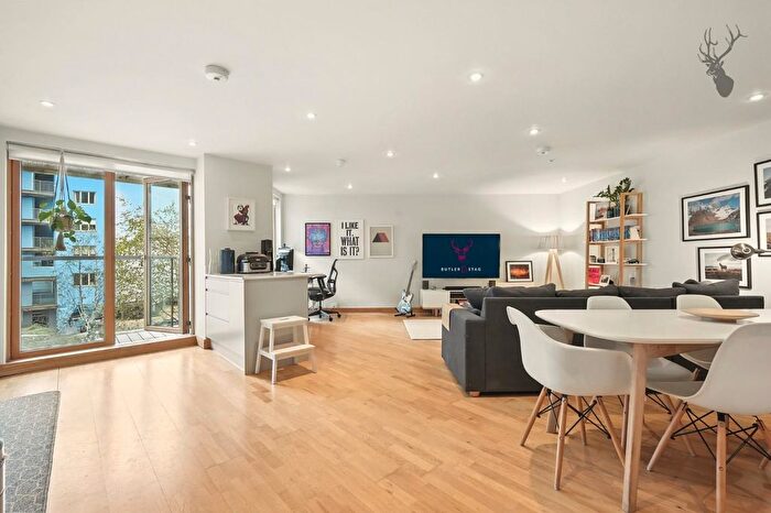 2 Bedroom Flat For Sale In Ink Court, Bow, E3