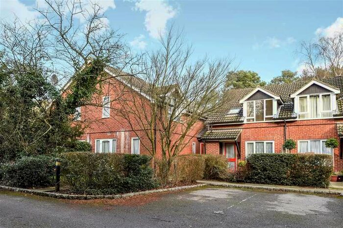 1 Bedroom Apartment To Rent In Seymour Court, Crowthorne, RG45