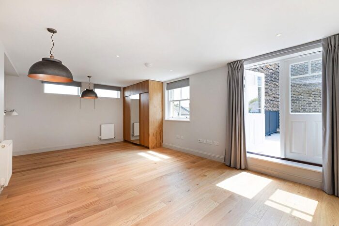 Studio To Rent In Wandsworth Road, London, SW8