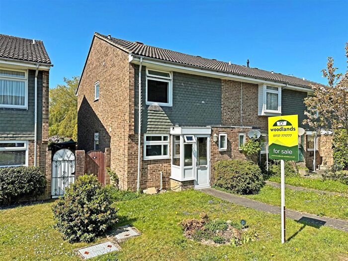 3 Bedroom Terraced House For Sale In Sparrowsmead, Redhill, RH1