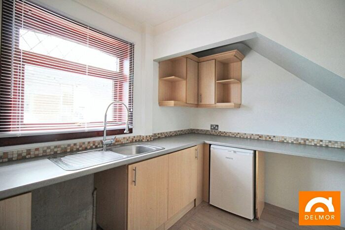 3 Bedroom Semi-Detached House For Sale In West Park Avenue, Leslie, KY6