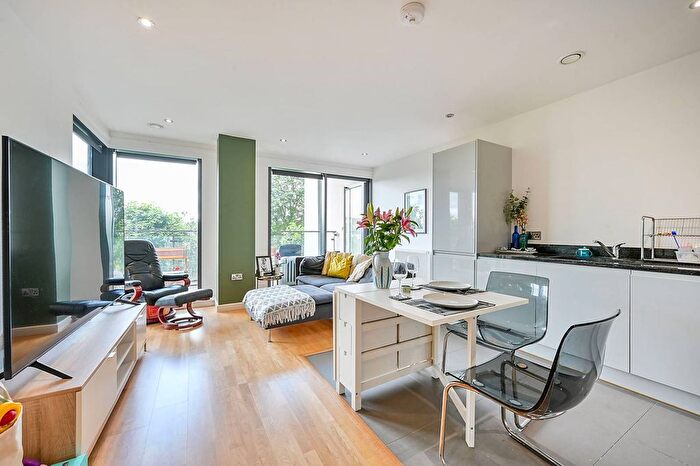 1 Bedroom Flat To Rent In Edison Court, Acton, London, W3