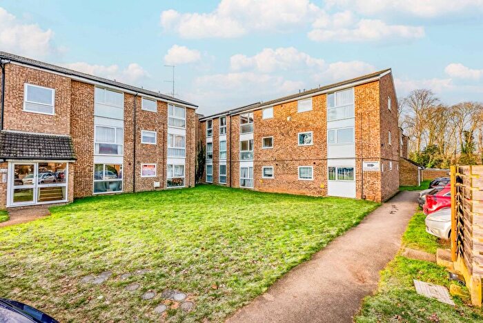 2 Bedroom Apartment For Sale In Thamesdale, London Colney, St. Albans, Hertfordshire, AL2