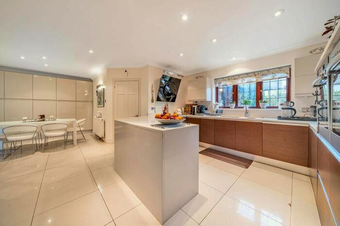 5 Bedroom Detached House For Sale In Maidenhead, Berkshire, SL6