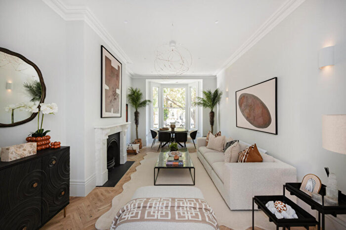 3 Bedroom Apartment For Sale In Petherton Road, Canonbury, London, N5