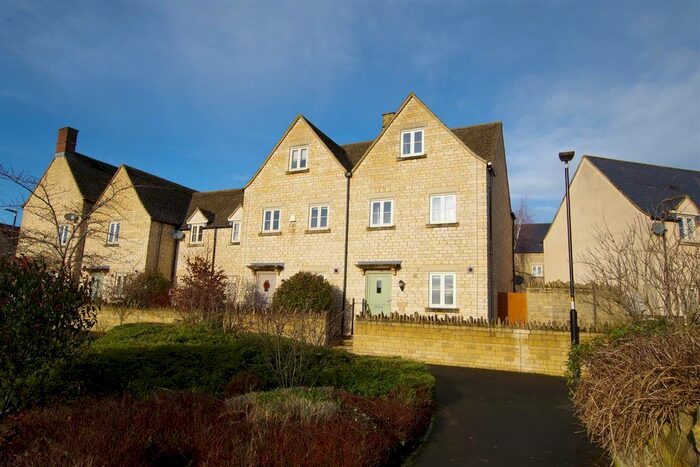 3 Bedroom Town House To Rent In Moss Way, Cirencester GL7