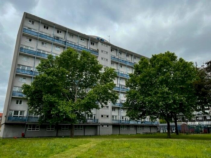 3 Bedroom Maisonette To Rent In Johnson House, Roberta Street, Bethnal Green, E2